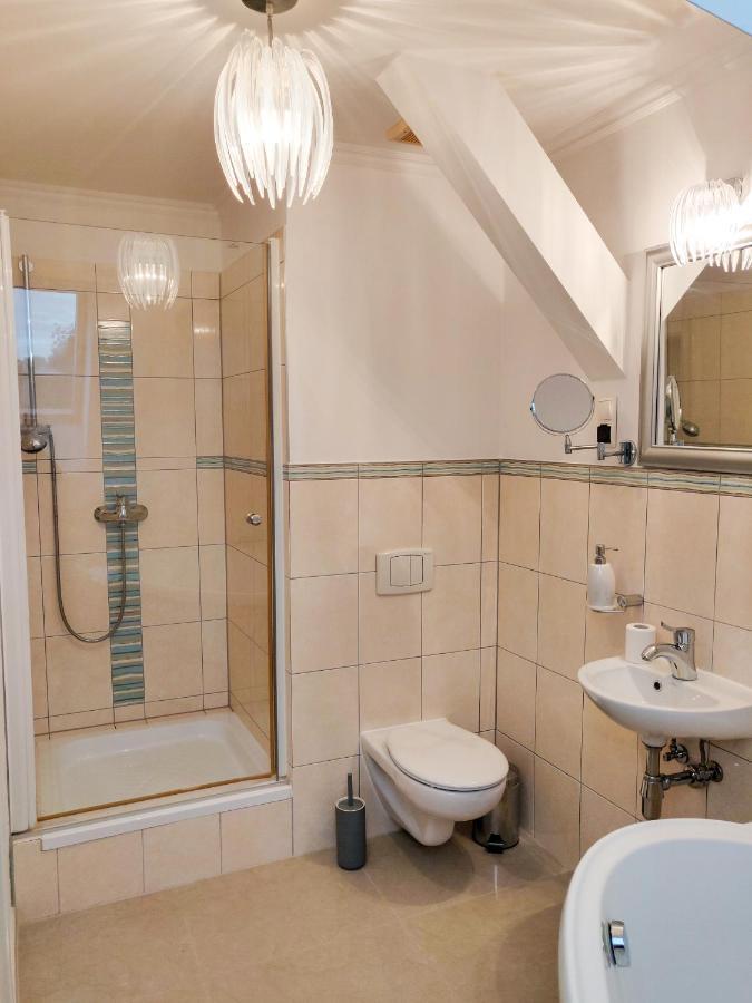 Dom Weselny Pod Kasztanem Hotel Luban Ngoại thất bức ảnh