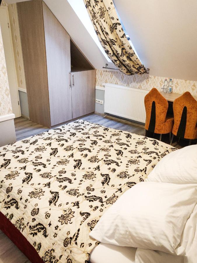 Dom Weselny Pod Kasztanem Hotel Luban Ngoại thất bức ảnh