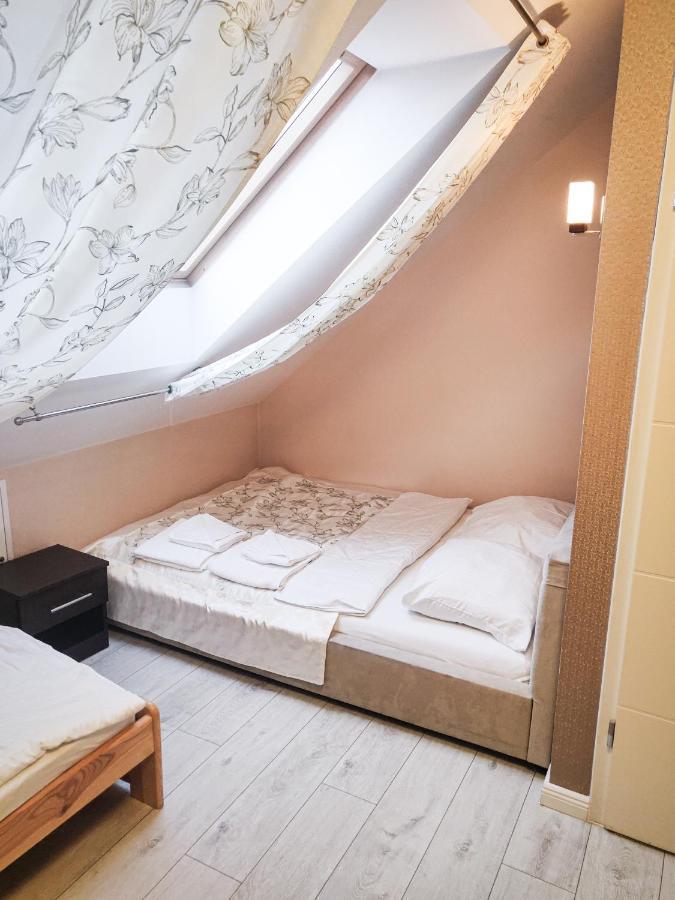 Dom Weselny Pod Kasztanem Hotel Luban Ngoại thất bức ảnh