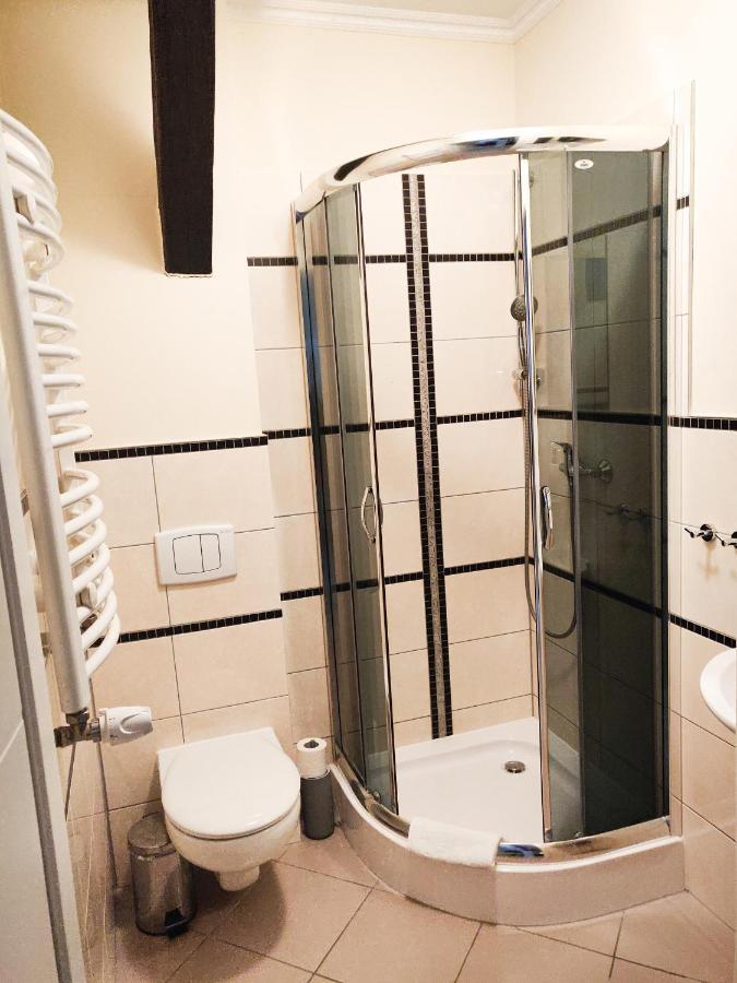 Dom Weselny Pod Kasztanem Hotel Luban Ngoại thất bức ảnh